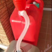 灯油は安い手動式ポンプでも楽々♬