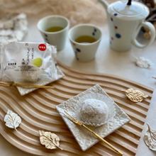 セブンイレブンの丸ごと果実の入った「シャインマスカット大福」