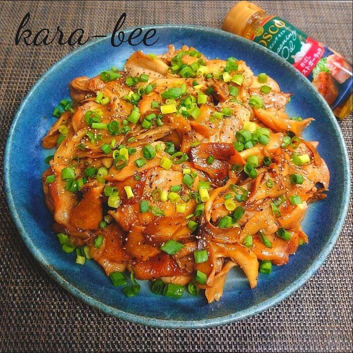 オイスターソースがポイント♪鶏肉と舞茸のレモンガーリック醤油炒め