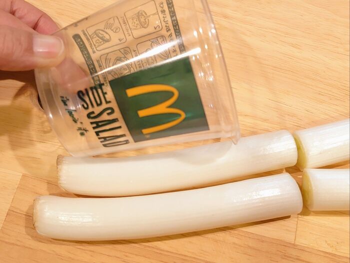 その1→薬味で使う分はカップより少し長めにカットして