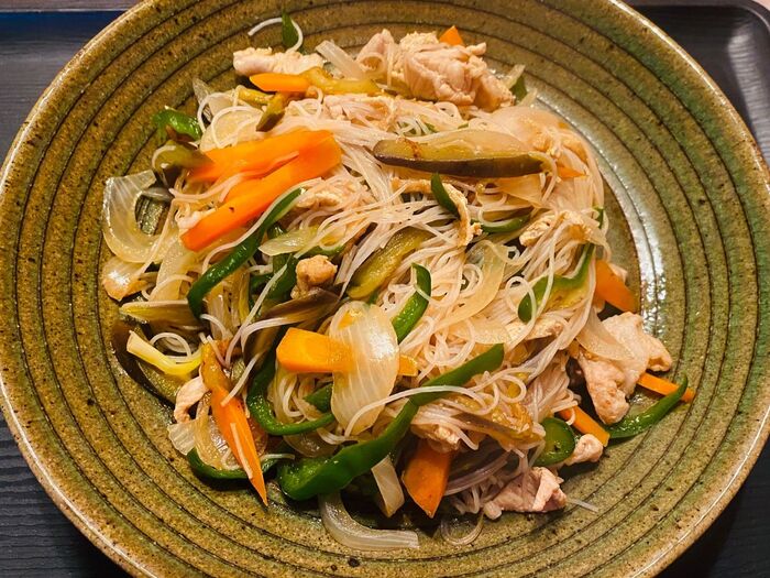 フライパン1つで野菜もたっぷり!焼きビーフン(⌒▽⌒)