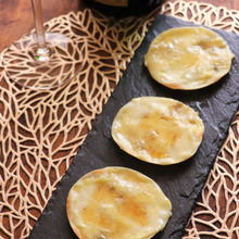 3種のチーズと蜂蜜のひとくちピザ