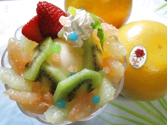 誰でも簡単!甘酸っぱいフルーツとアイスの簡単プチパフェ♪