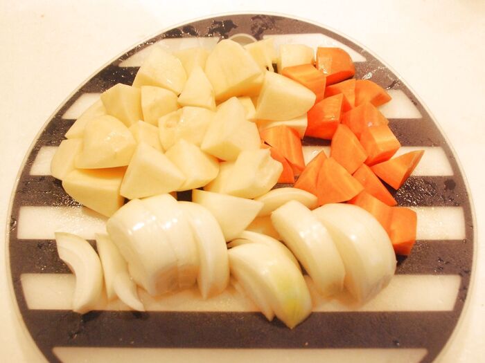 野菜を切ります