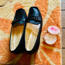 ハンドクリームで靴磨き🎶ピカピカです(*´∀`)♪