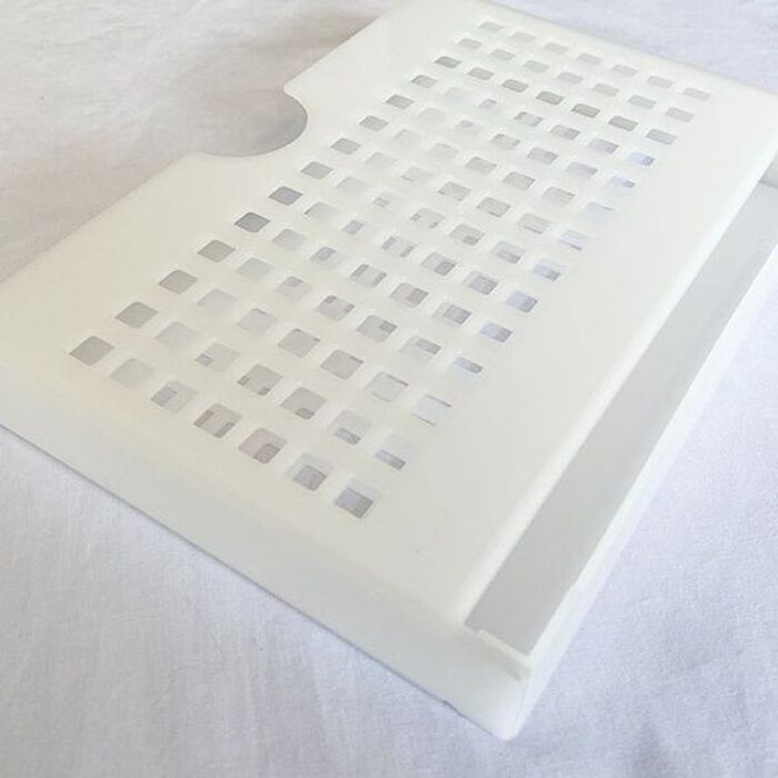 まとめ買いする人必見!冷凍庫の整理にはパカッと開くケースが便利