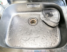 【ダイソー】もうドロドロの三角コーナーを洗う必要なし!!水仕事をラクチンに変える100均便利グッズ♪