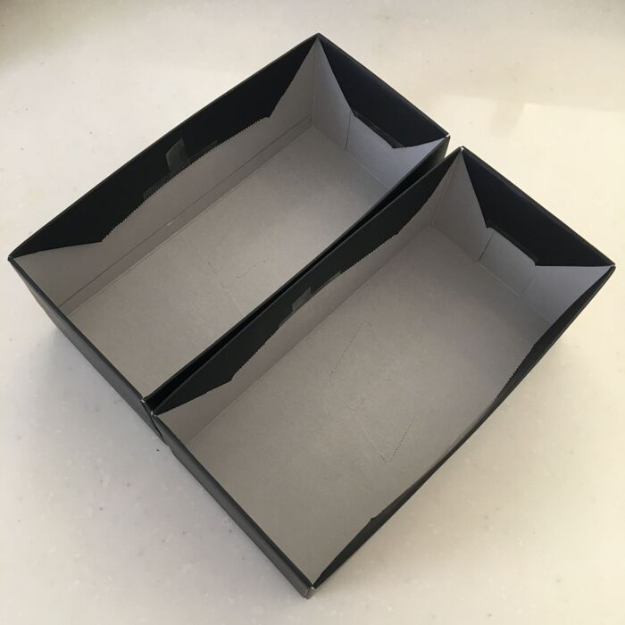 ③内側をテープで止めます。