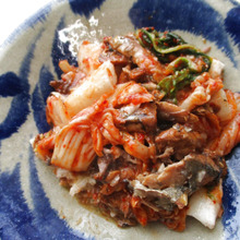 火を使わず3分で完成!秋刀魚缶とたたき長芋とキムチのえごま油和え♪