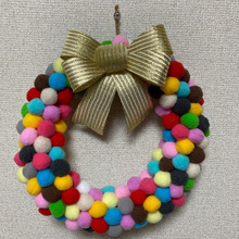 100均デコボールで、モコモコ可愛いクリスマスリース(^○^)