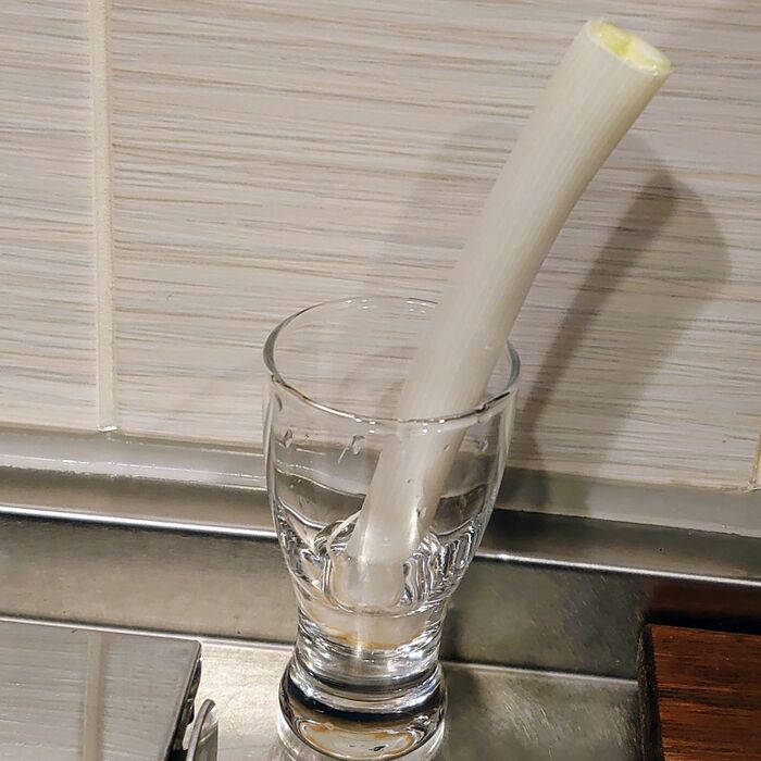 こんな感じで入れると、ネギが壁に触れてしまうので蓋付きカップにしています