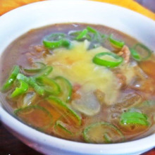 玉ねぎとひき肉のチーズスープ