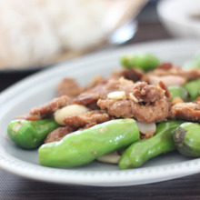 大豆ミートとししとうとゆで落花生炒め