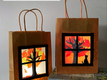 紙袋でつくる窓型ランタン♪