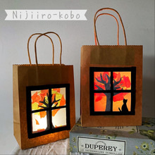 紙袋でつくる窓型ランタン♪