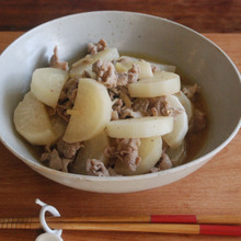 大根の季節に①大根と豚小間切肉の味しみ煮物♪