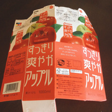 ジュースの空き容器。豆腐切りに使えます