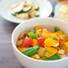 大豆ミートのカレーしょうゆカシューナッツ炒め丼