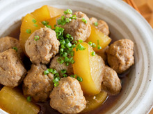 やわらか肉団子と大根のうま煮【豆腐でふわふわ♡じんわり味しみ♬】