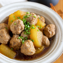 やわらか肉団子と大根のうま煮【豆腐でふわふわ♡じんわり味しみ♬】