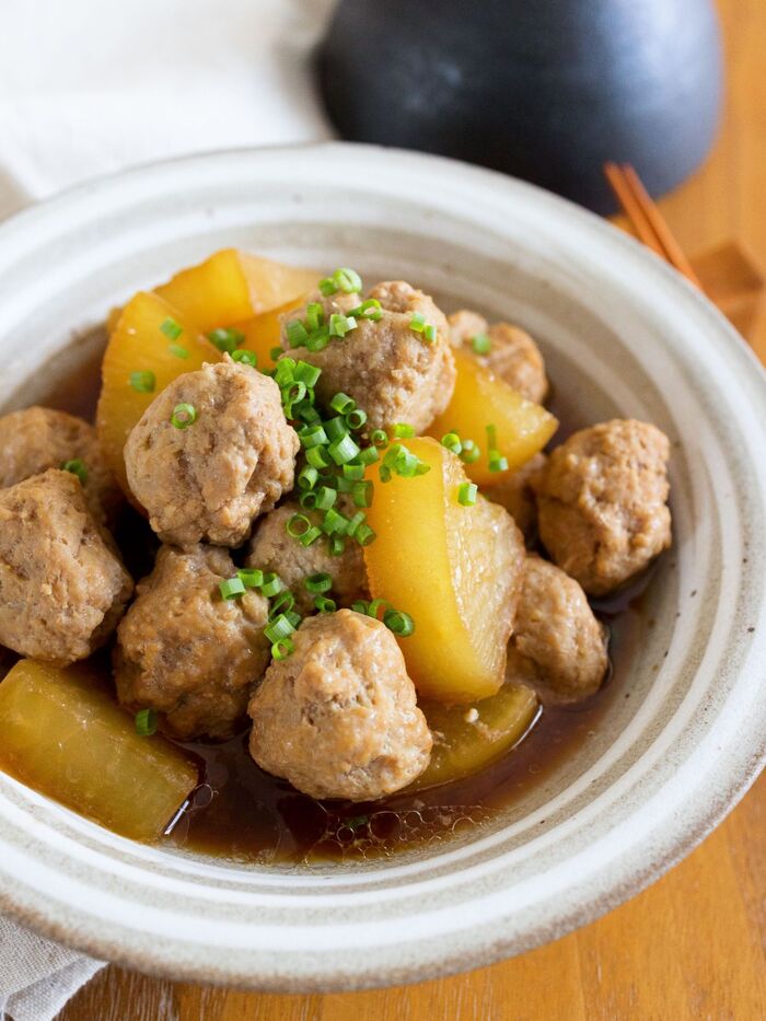 やわらか肉団子と大根のうま煮【豆腐でふわふわ♡じんわり味しみ♬】