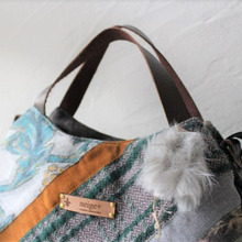 プレゼントにもお勧めです!ファーのはぎれで高見えコサージュ