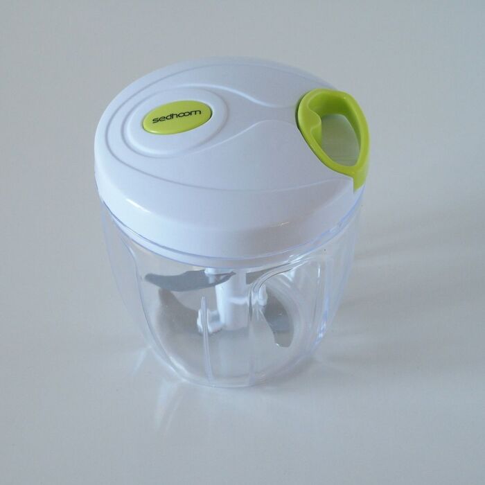 子どももやりたがる!野菜みじん切り器