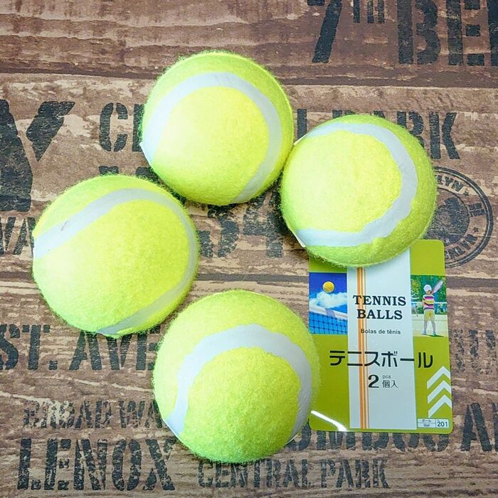 で、2個で百円のテニスボールで