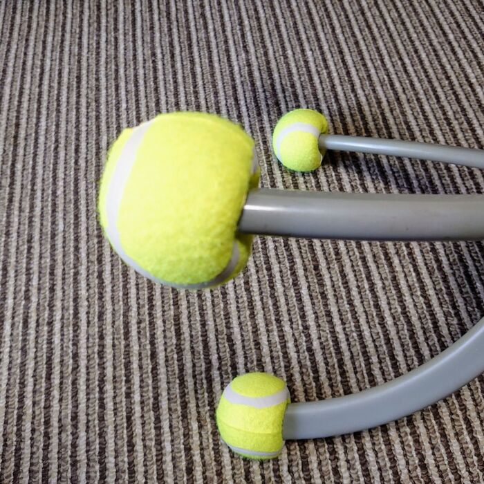 椅子に差し込みます