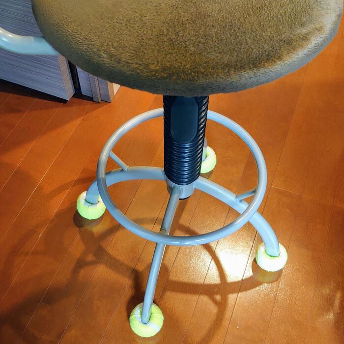 フローリングも傷つかず