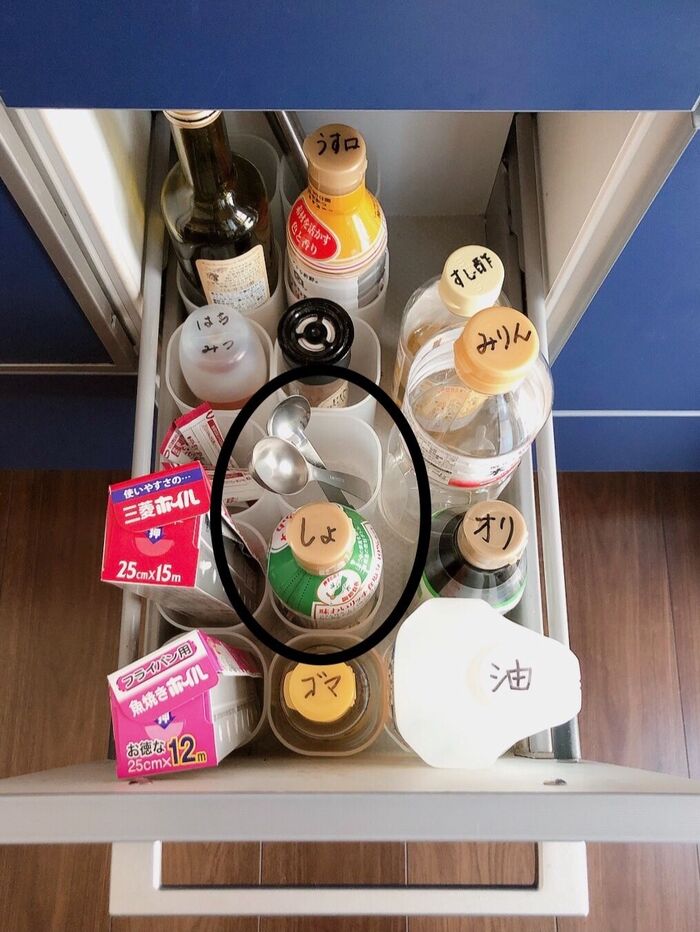 計量スプーンはいつも醤油ボトルのそばに