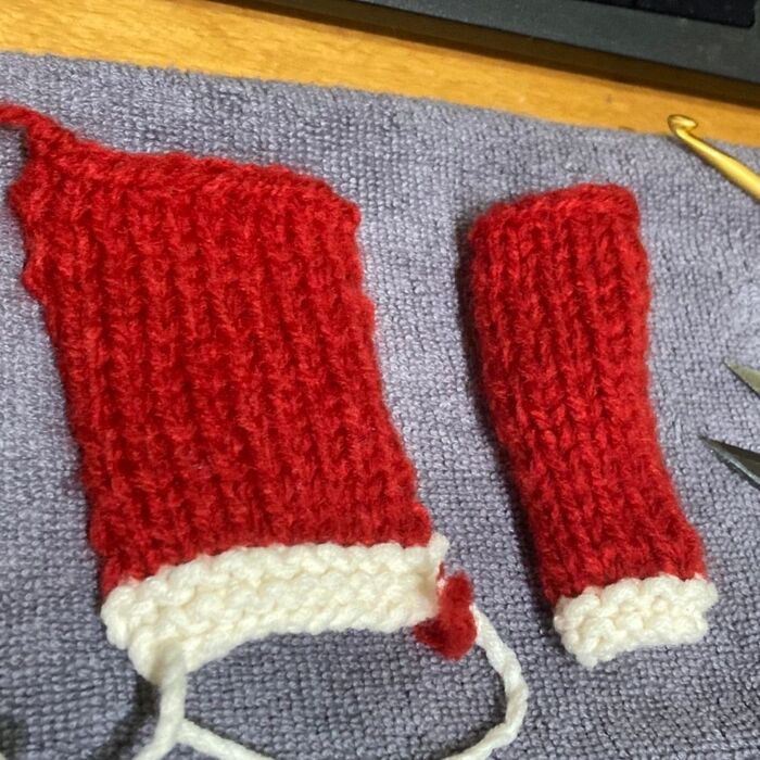 手も同じ要領で2パーツ編みます