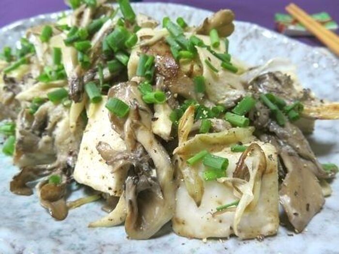 ごま油とマヨのW使いが美味しい♪ 舞茸と長ねぎとはんぺん炒め