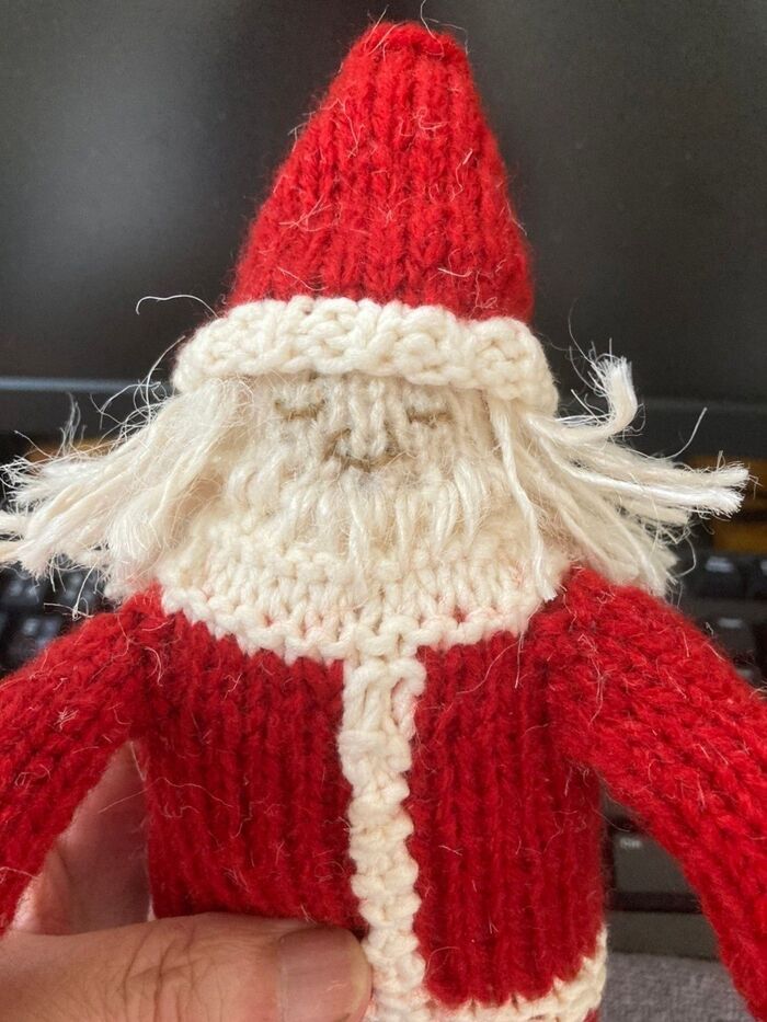 お顔とヒゲを刺繍しました