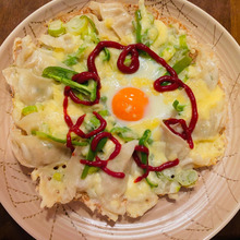 餃子の王将冷凍餃子でなんちやってチーズとろ〜りピザ
