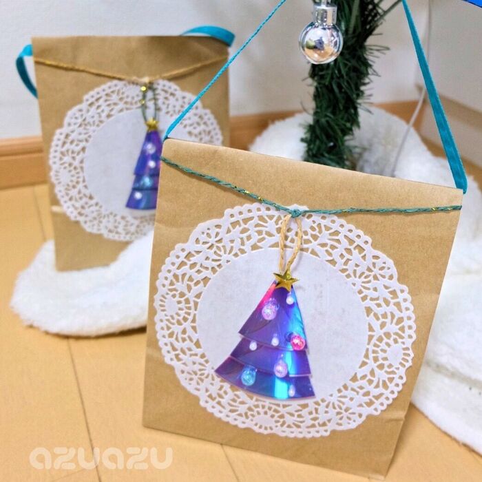 100均レースペーパーとCDツリーで、リースみたいなラッピング