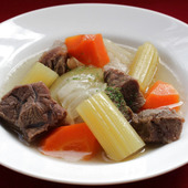 おだしの旨みたっぷり!牛すね肉のポトフ
