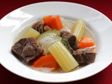 おだしの旨みたっぷり!牛すね肉のポトフ