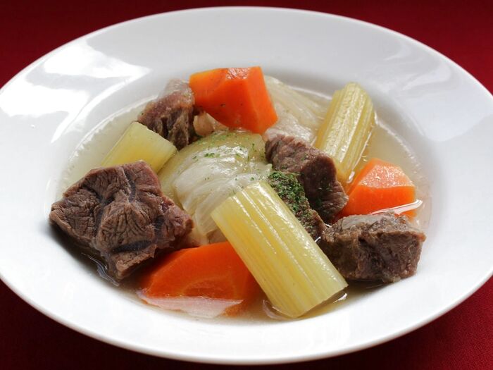 おだしの旨みたっぷり!牛すね肉のポトフ