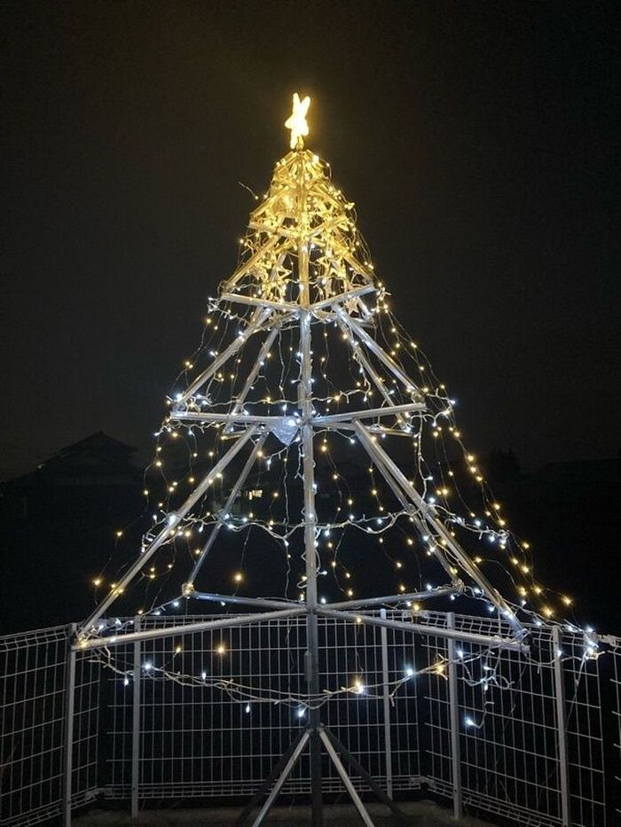高さ3m以上の大きなクリスマスツリーを庭に自作DIY!組立式で分解収納もできます。
