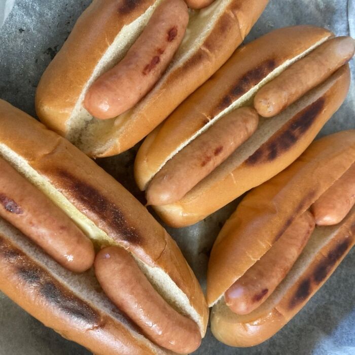 ホットドッグはカリカリに焼きホイルに包んで後から食べる時はそのままトースターで♪