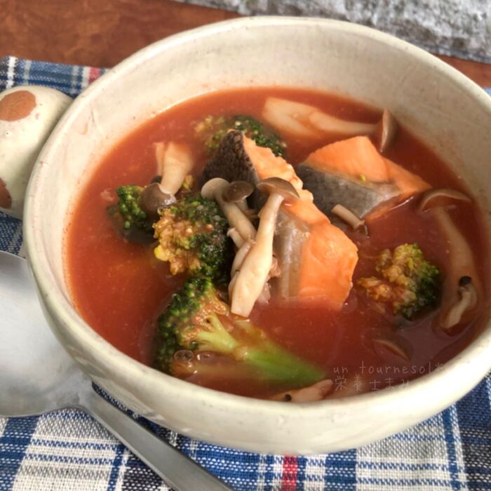 【鍋に入れて5分煮込むだけ！】血流促進効果に☆鮭とブロッコリーのトマト塩麹スープ #簡単 #寒い日に