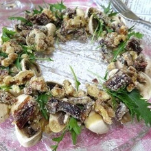 ちょい和にハマります♪ マッシュルームとくるみとデーツのサラダ