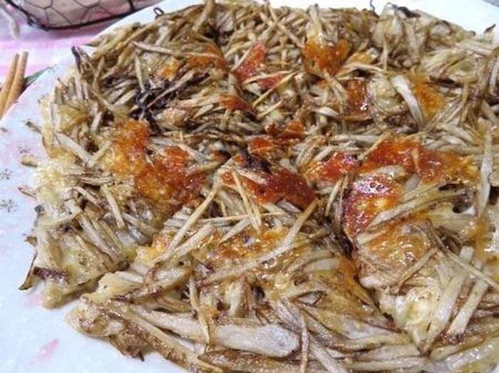 お箸が止まらない♪ ごぼうの塩昆布ガーリックチーズガレット
