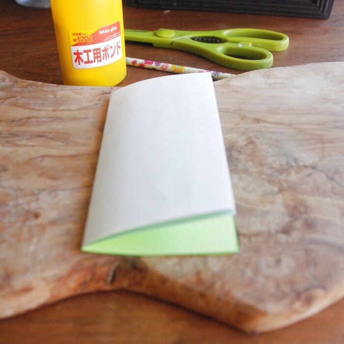 半分に折ります