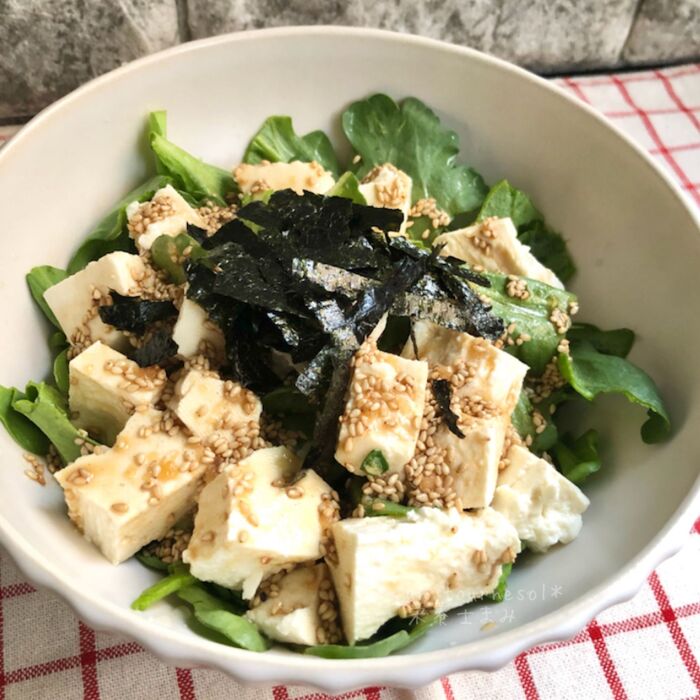【水切り簡単!混ぜ合わせるだけ】肌荒れ解消☆春菊と豆腐の和風チョレギサラダ