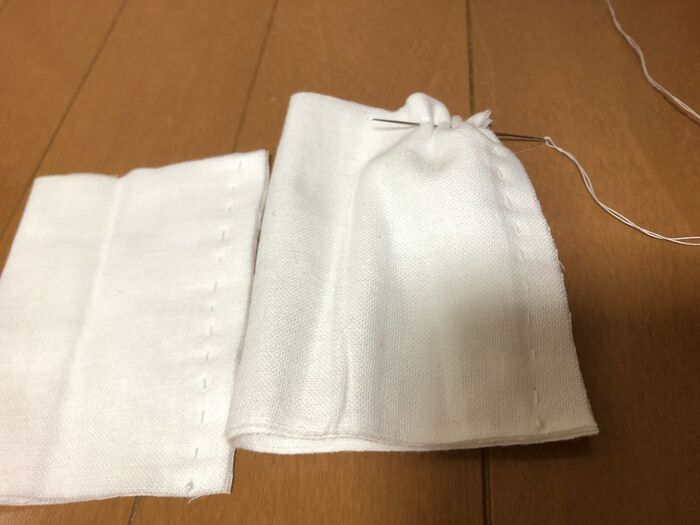 糸を二本取りにし、縫い代1㎝で並縫いします
