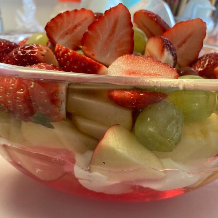 林檎やイチゴ、ブドウなど加えると綺麗です