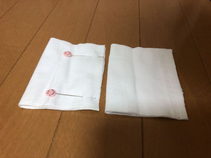 半分に折り中表になるようにし、縫い代1㎝で並縫いし玉留めします