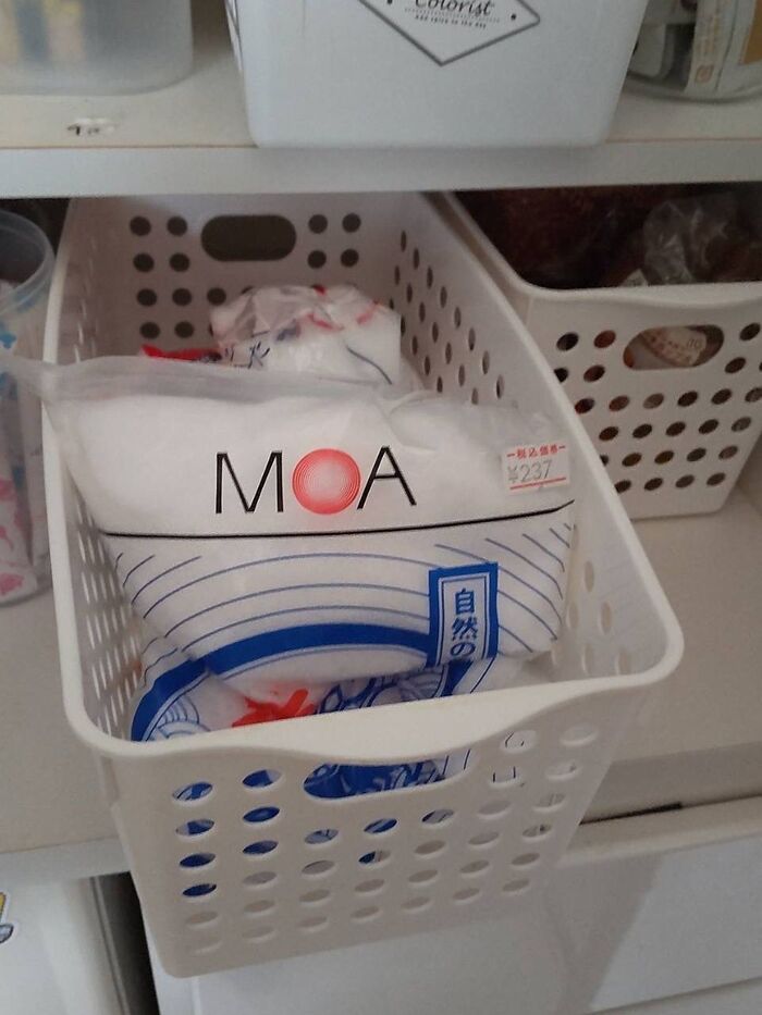 籠の中は乱雑気味